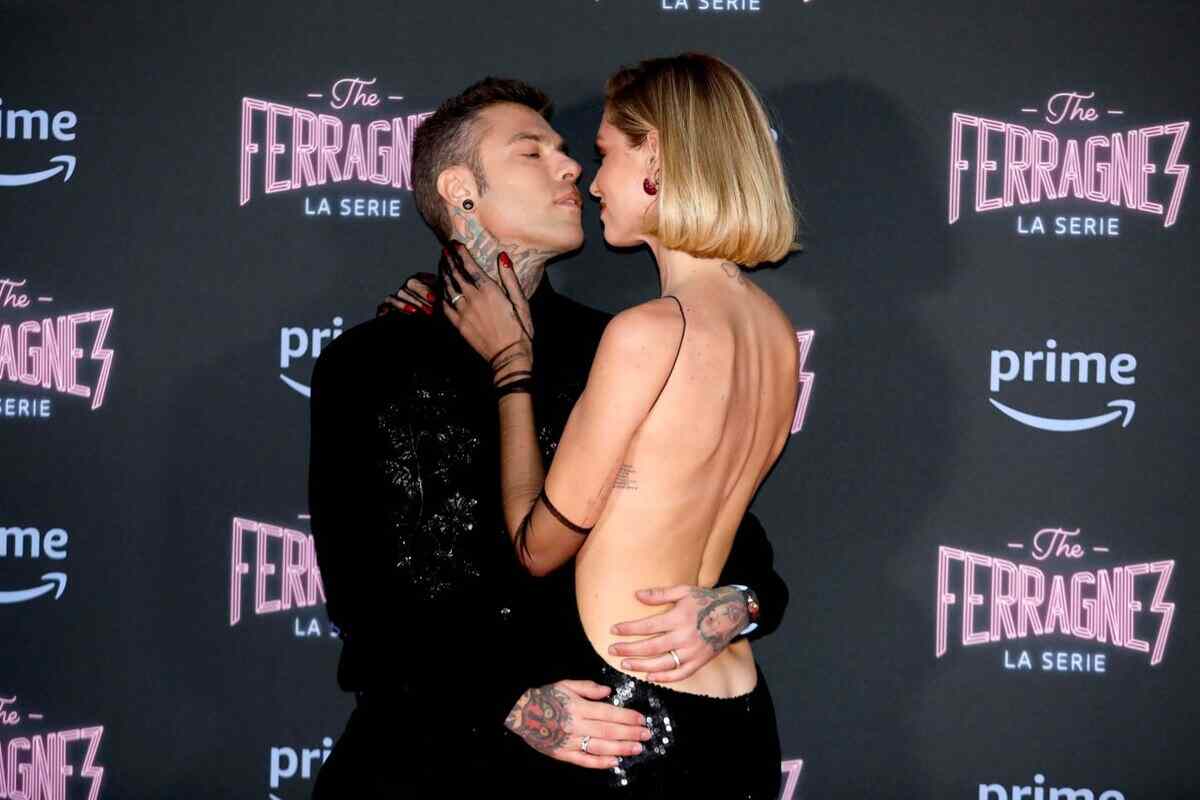 fedez e chiara ferrigni abbracciati