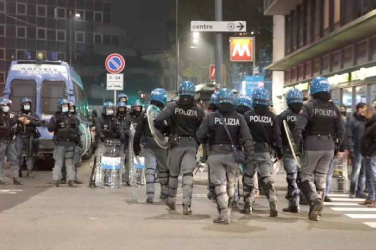 Che cosa può fare la polizia in una manifestazione?