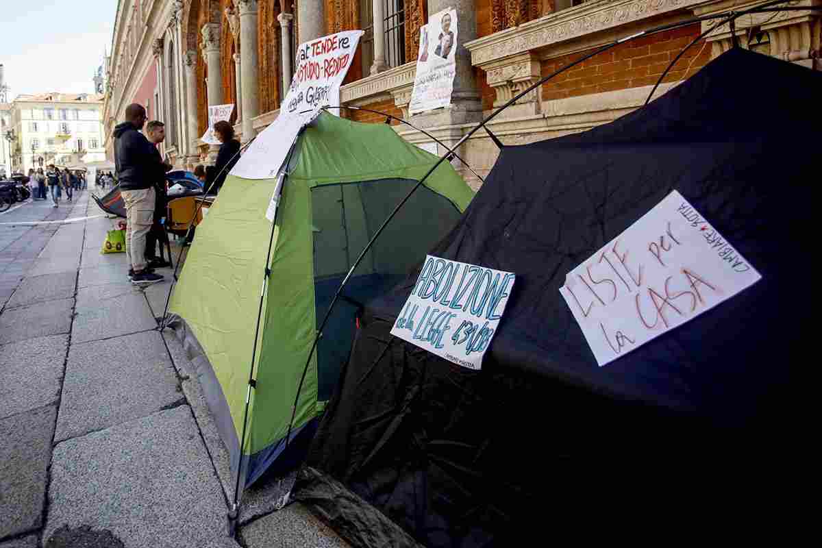 La protesta degli studenti in tenda
