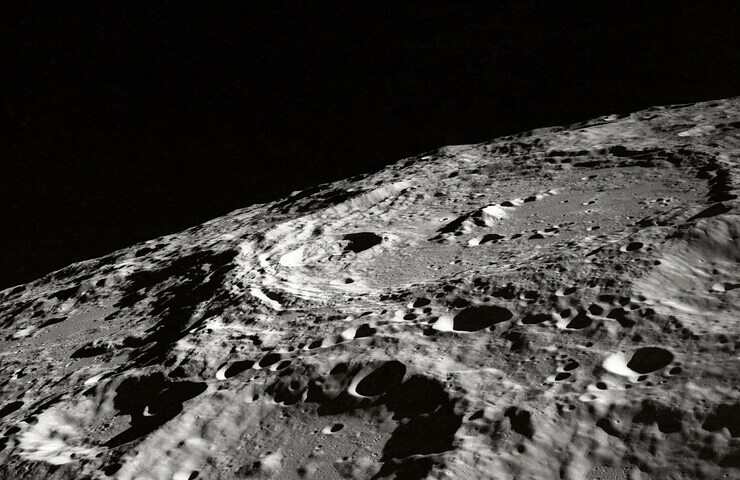 terreno lunare visto da vicino