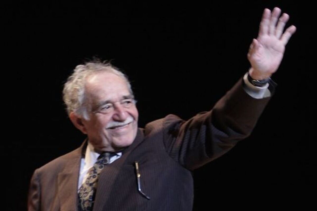Gabriel García Márquez saluta